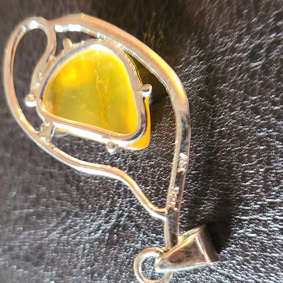 Yellow Baltic Amber pendant in sterling silver - Picture 3 of 5
